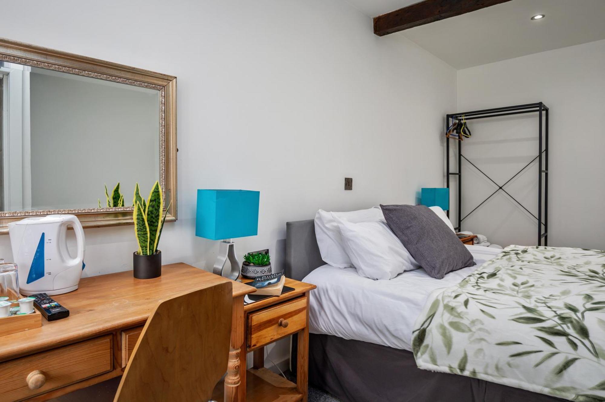 Serenity Guest House สการ์โบโรห์ ภายนอก รูปภาพ