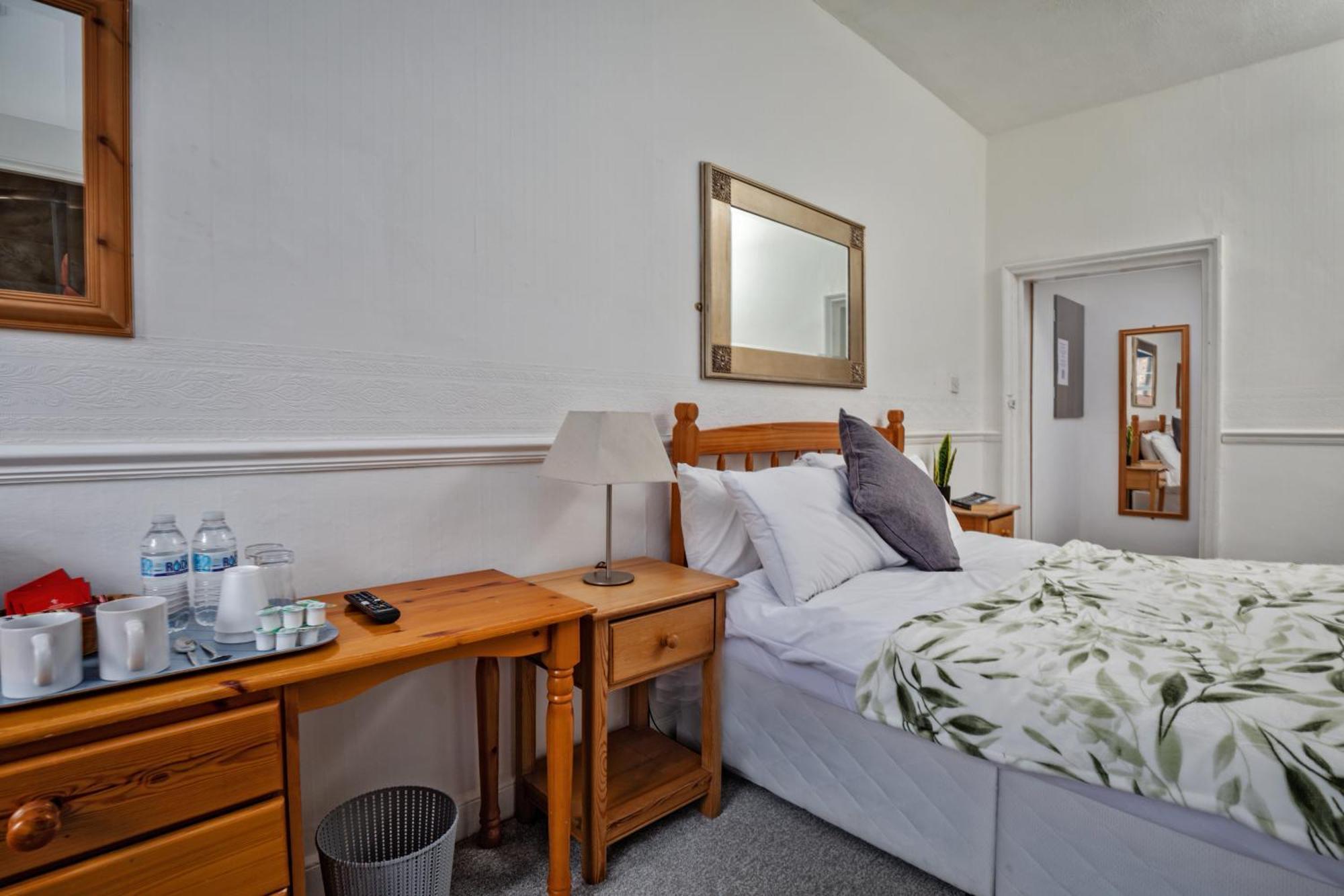 Serenity Guest House สการ์โบโรห์ ภายนอก รูปภาพ