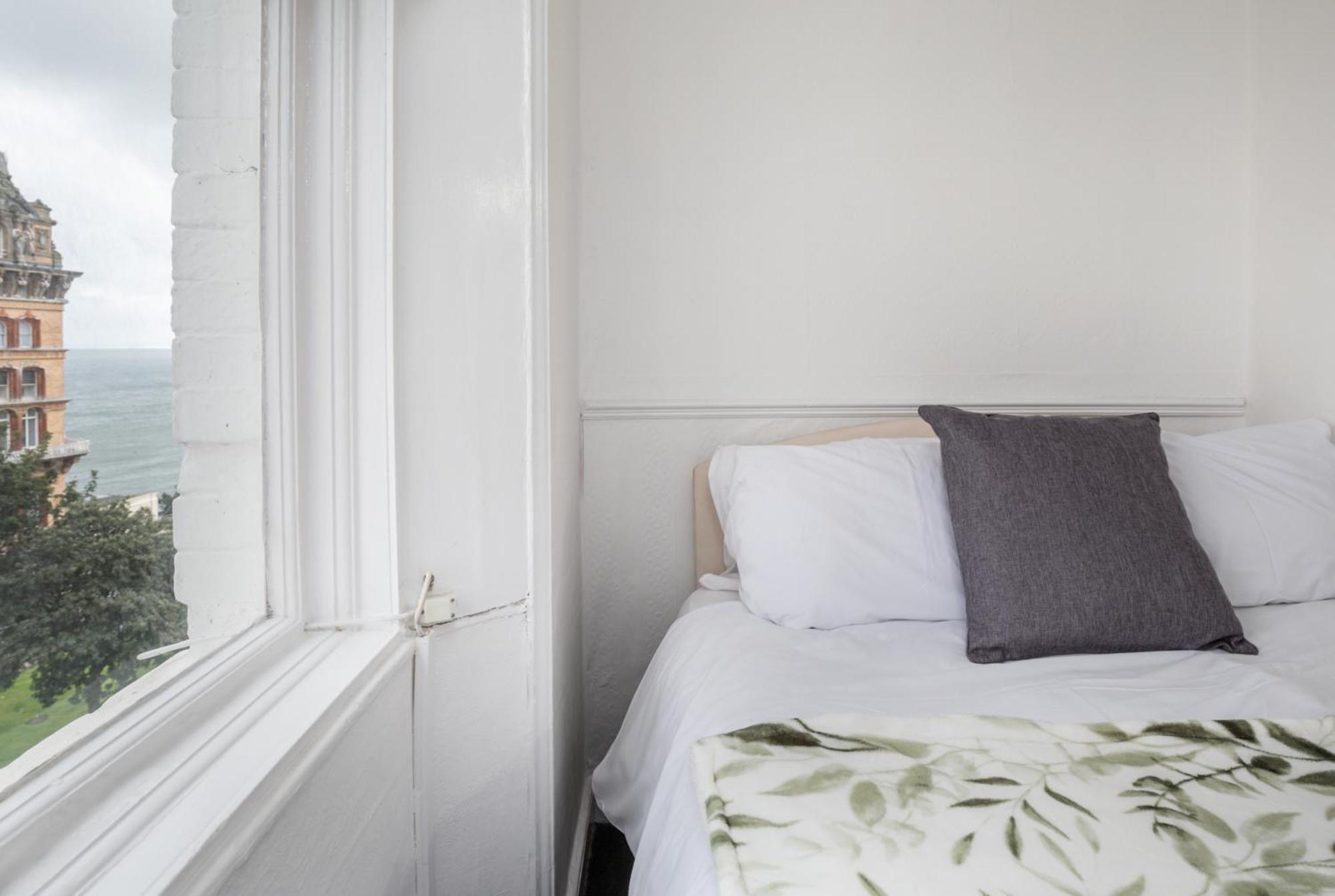 Serenity Guest House สการ์โบโรห์ ภายนอก รูปภาพ
