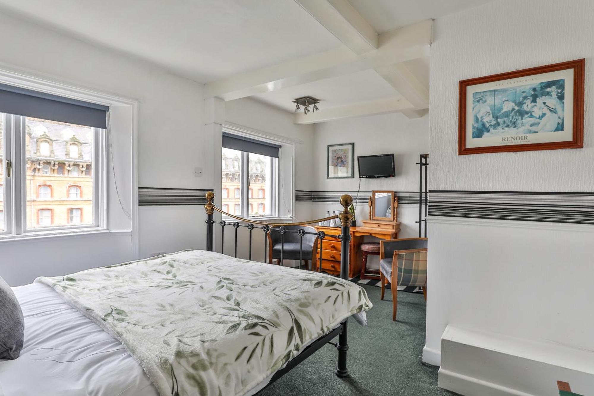 Serenity Guest House สการ์โบโรห์ ภายนอก รูปภาพ