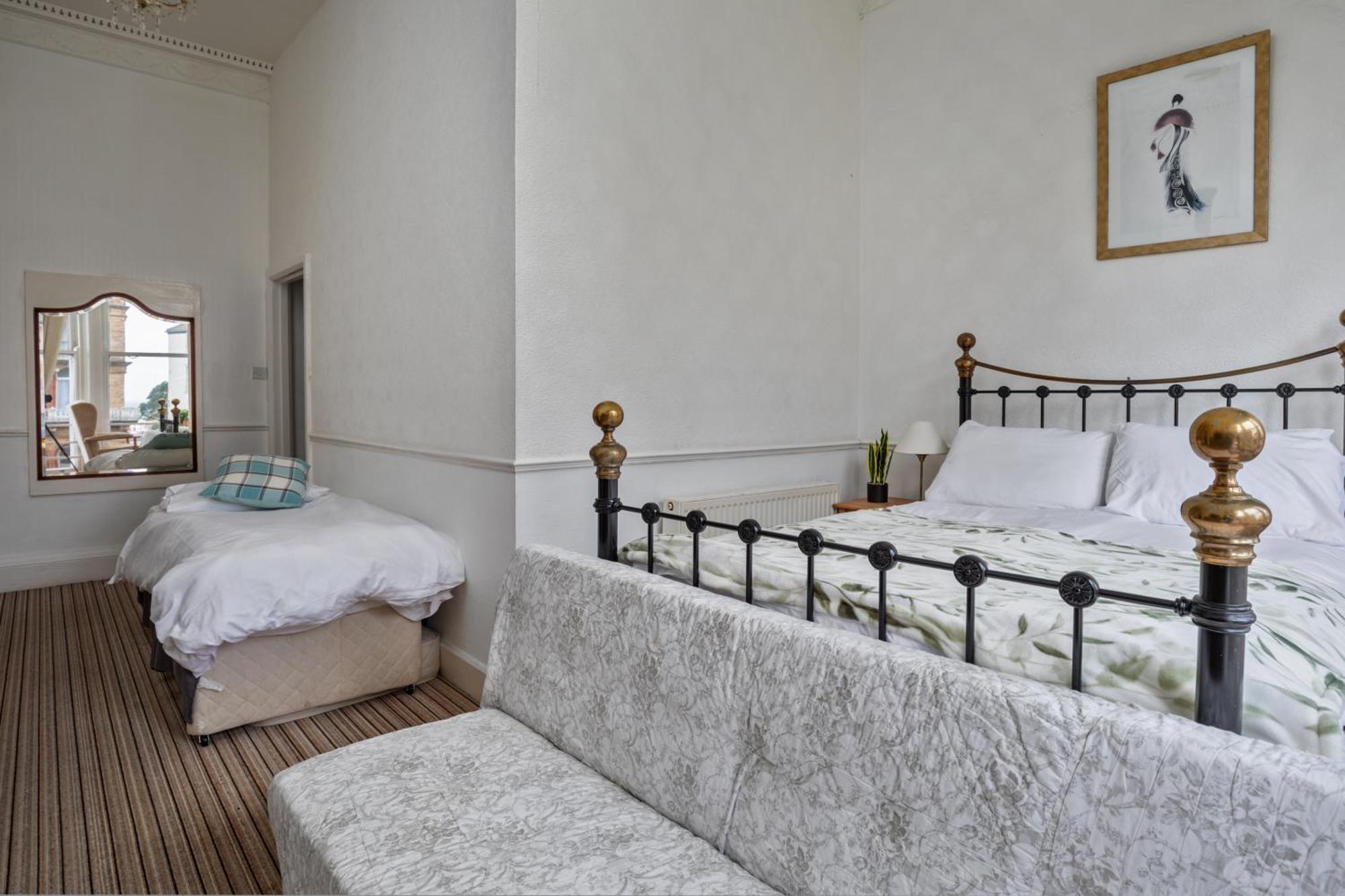 Serenity Guest House สการ์โบโรห์ ภายนอก รูปภาพ
