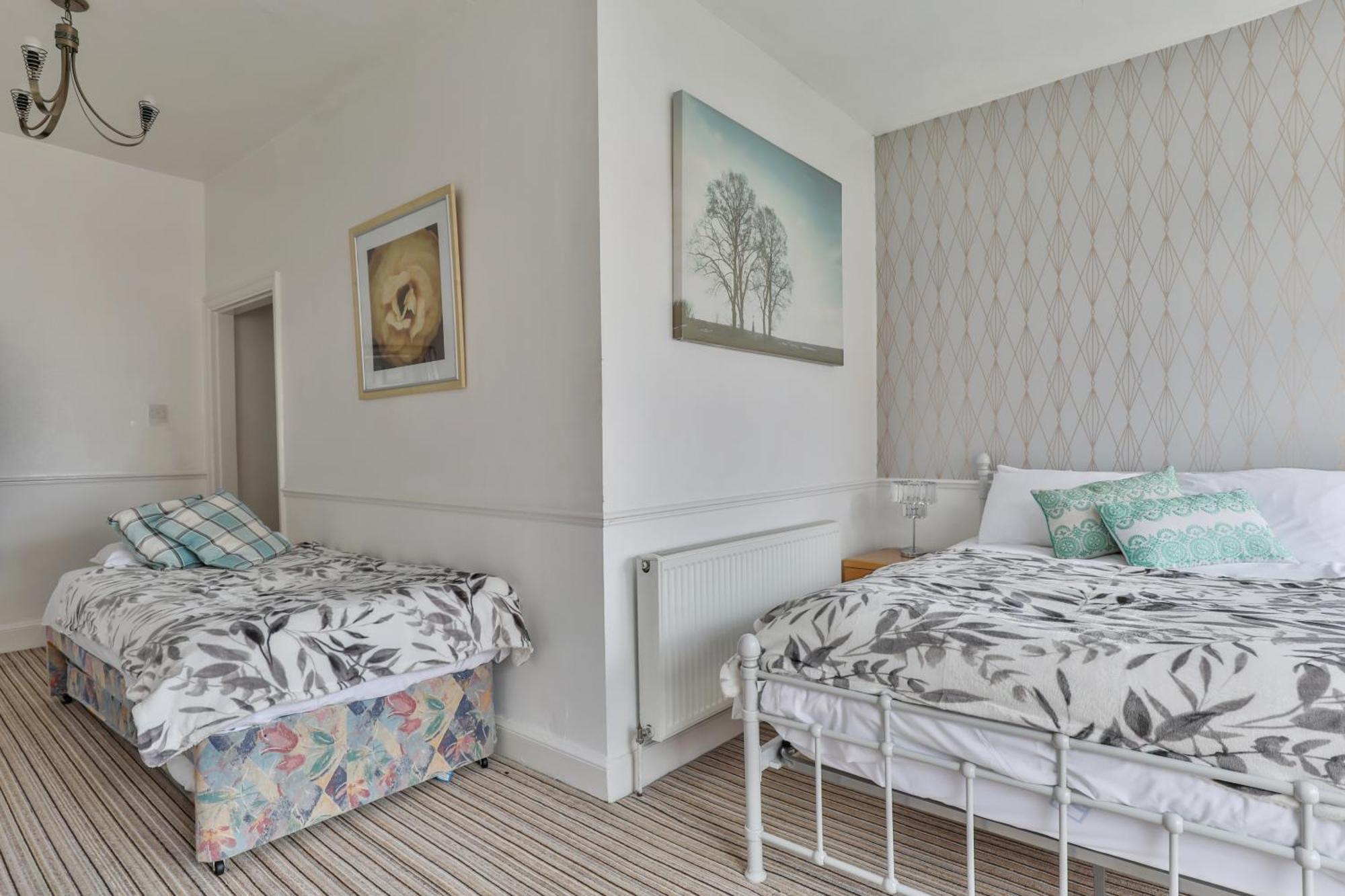 Serenity Guest House สการ์โบโรห์ ภายนอก รูปภาพ